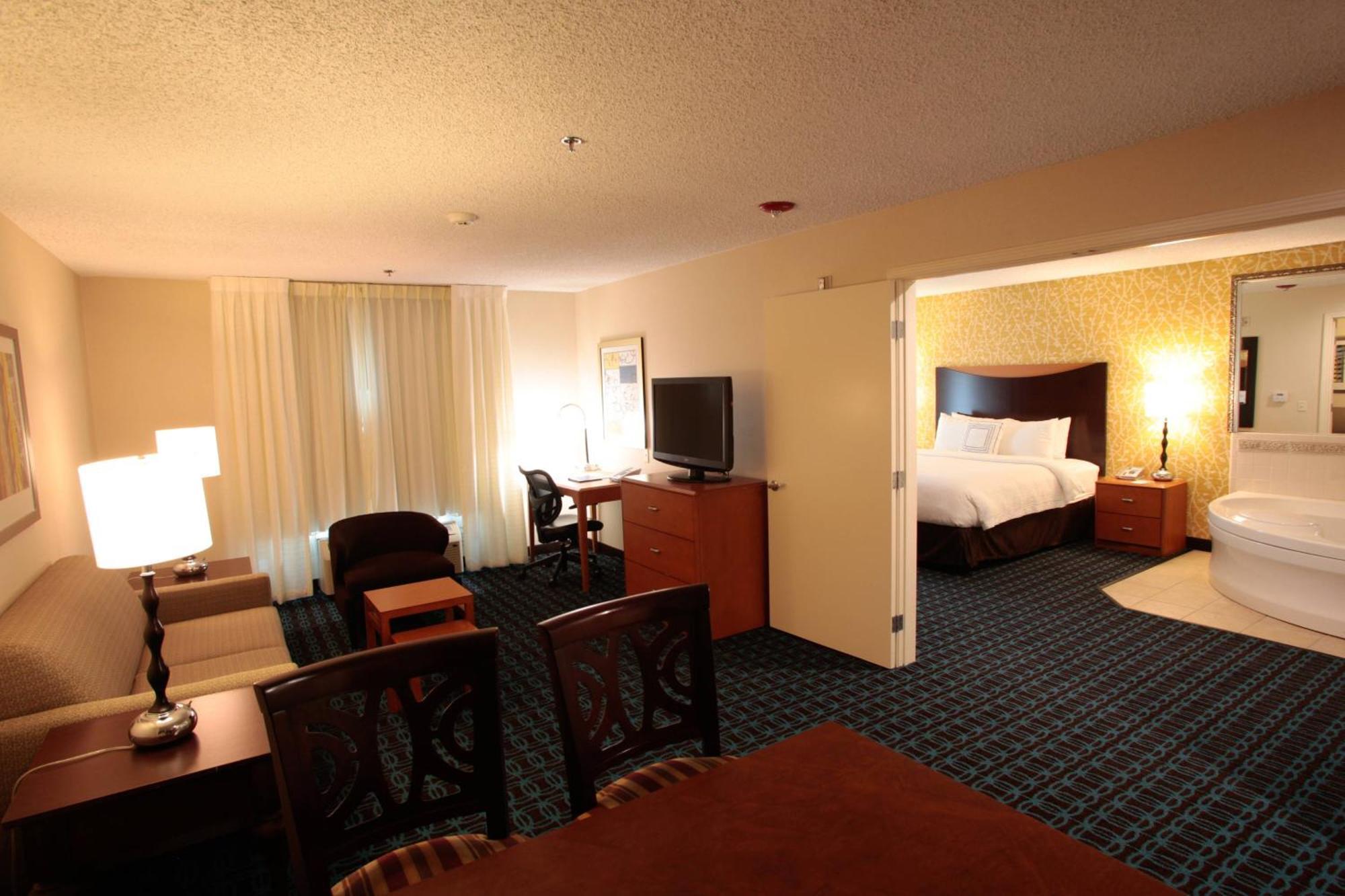 Fairfield Inn & Suites Oakland Hayward Exterior photo