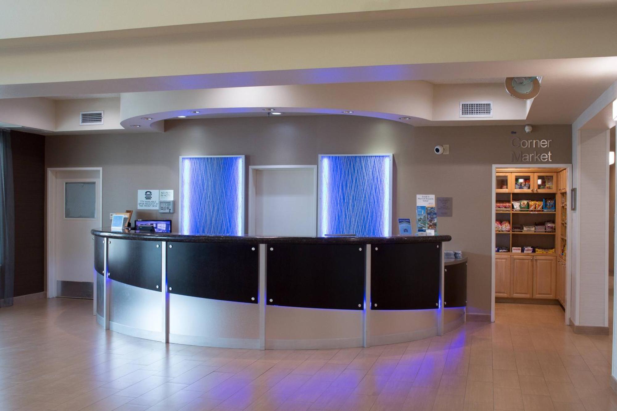 Fairfield Inn & Suites Oakland Hayward Exterior photo